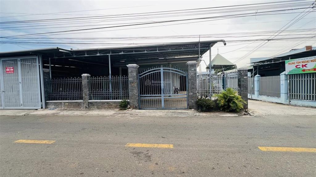 Nhà 588m2 trung tâm xã đất đỏ góc 2 mặt tiền đường phạm văn đồng