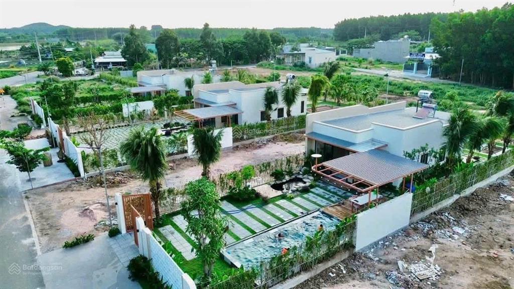 Nhà vườn hồ bơi gần biển đất rộng mặt tiền 10m sân vườn đẹp 2 phòng ngủ giá tốt