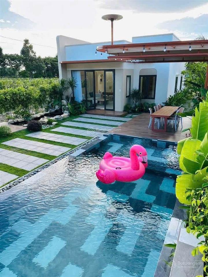 Nhà vườn hồ bơi gần biển đất rộng mặt tiền 10m sân vườn đẹp 2 phòng ngủ giá tốt