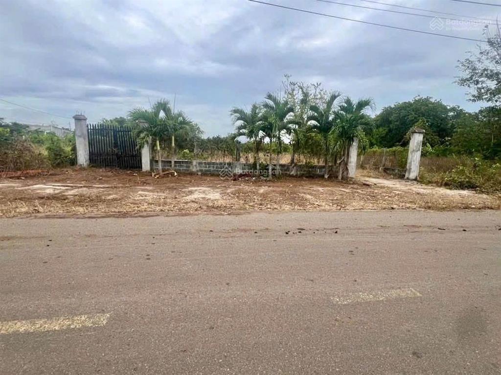 1000m2 đất đường đoàn trung còn trung tâm tt đất đỏ sẵn 200m2 thổ cư mặt tiền 18m  giá 4tỷ5