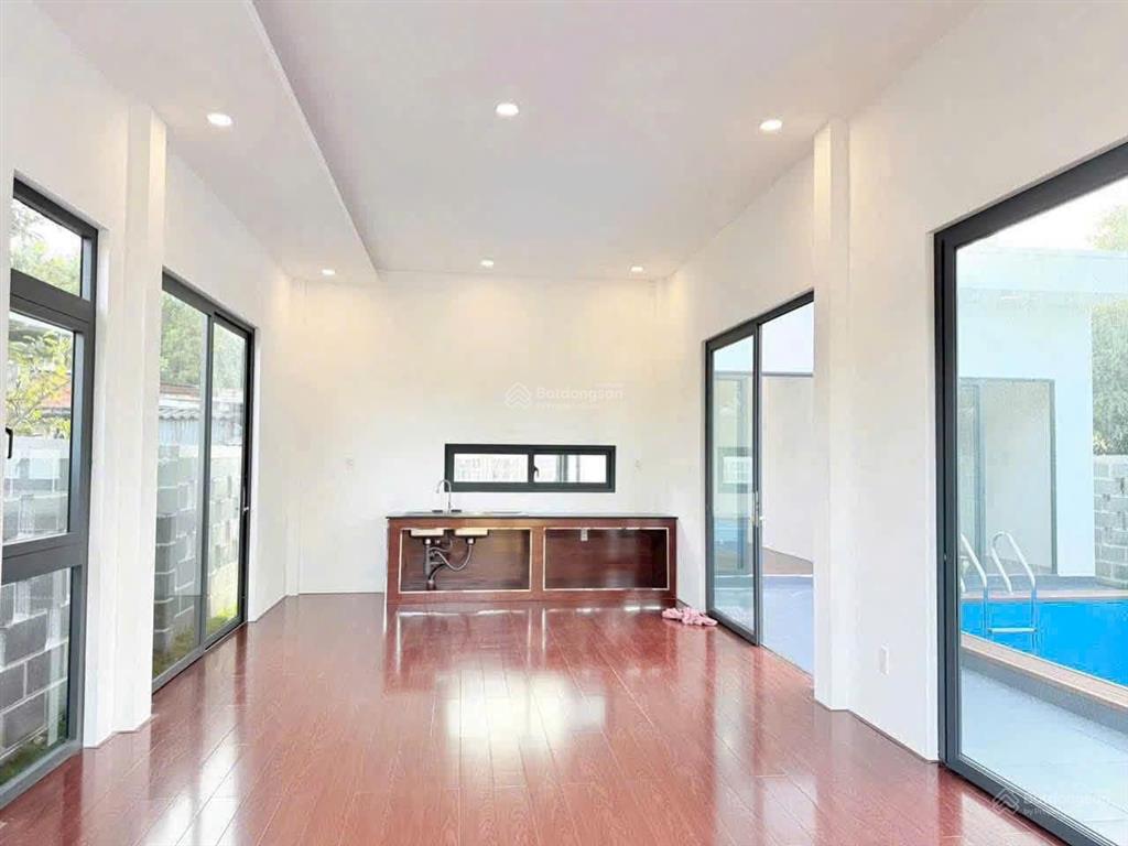Cắt lỗ  bán 1 căn nhà vườn 244m2, giá 2.8 tỷ  có hồ bơi  sân vườn đẹp mới hoàn thiện