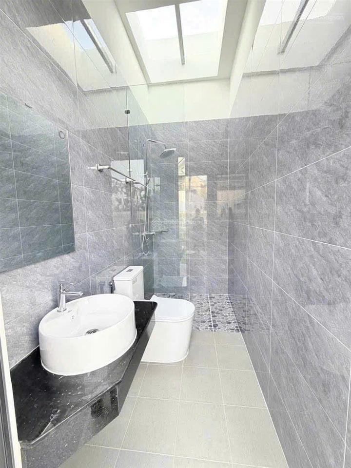 Cắt lỗ  bán 1 căn nhà vườn 244m2, giá 2.8 tỷ  có hồ bơi  sân vườn đẹp mới hoàn thiện