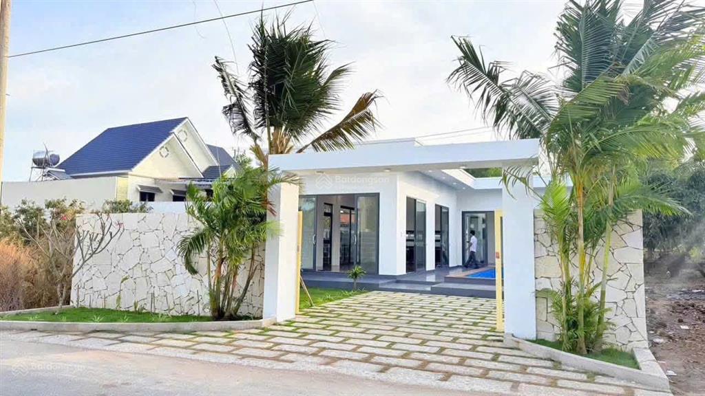 Cắt lỗ  bán 1 căn nhà vườn 244m2, giá 2.8 tỷ  có hồ bơi  sân vườn đẹp mới hoàn thiện