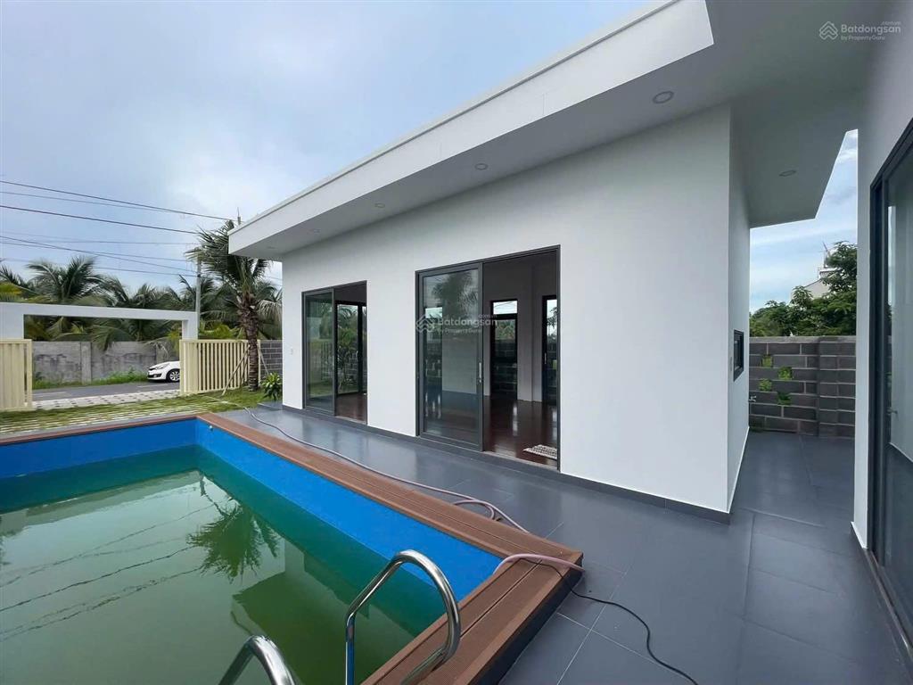 Cắt lỗ  bán 1 căn nhà vườn 244m2, giá 2.8 tỷ  có hồ bơi  sân vườn đẹp mới hoàn thiện