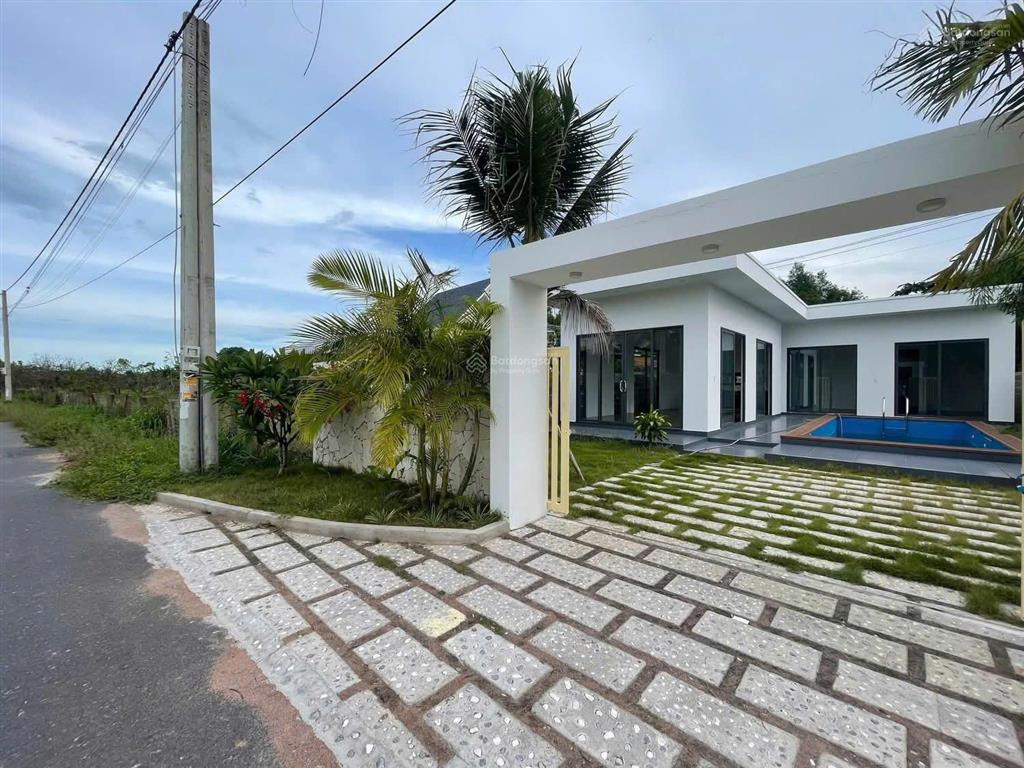 Cắt lỗ  bán 1 căn nhà vườn 244m2, giá 2.8 tỷ  có hồ bơi  sân vườn đẹp mới hoàn thiện