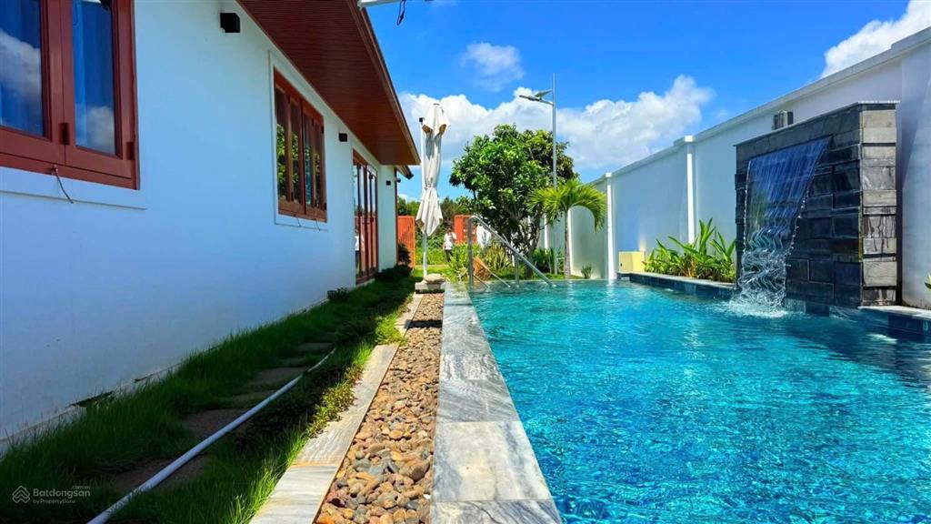 Bán nhà vườn có hồ bơi mới, mặt tiền 8m, diện tích 341m2 tại láng dài đất đỏ