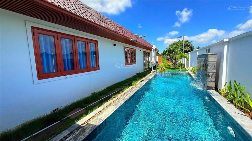 Bán nhà vườn có hồ bơi mới, mặt tiền 8m, diện tích 341m2 tại láng dài đất đỏ