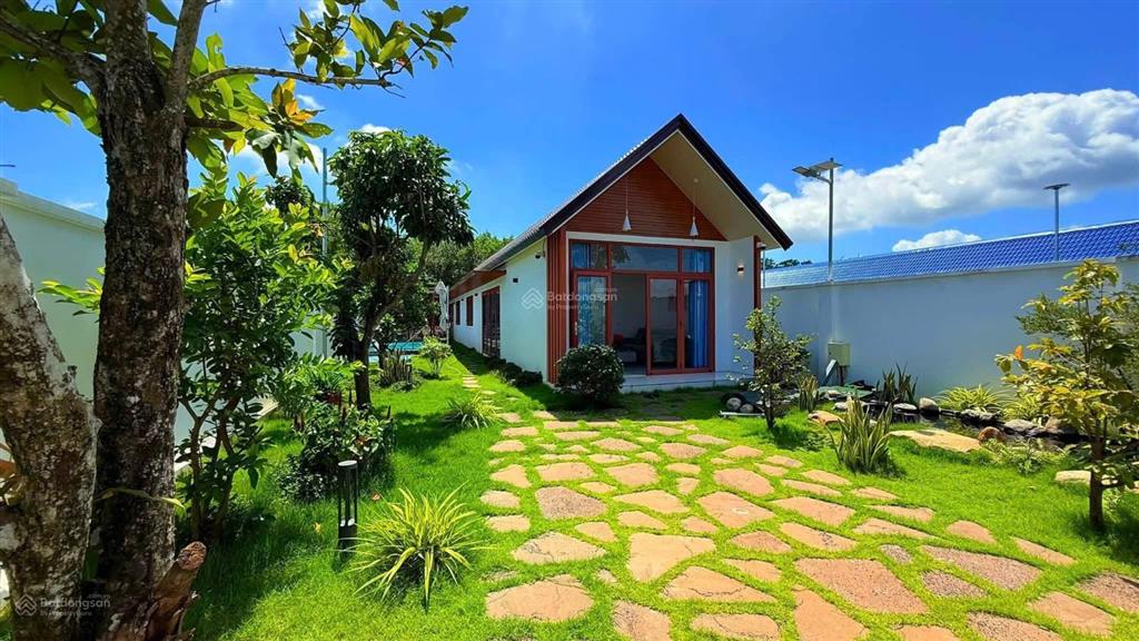 Bán nhà vườn có hồ bơi mới, mặt tiền 8m, diện tích 341m2 tại láng dài đất đỏ