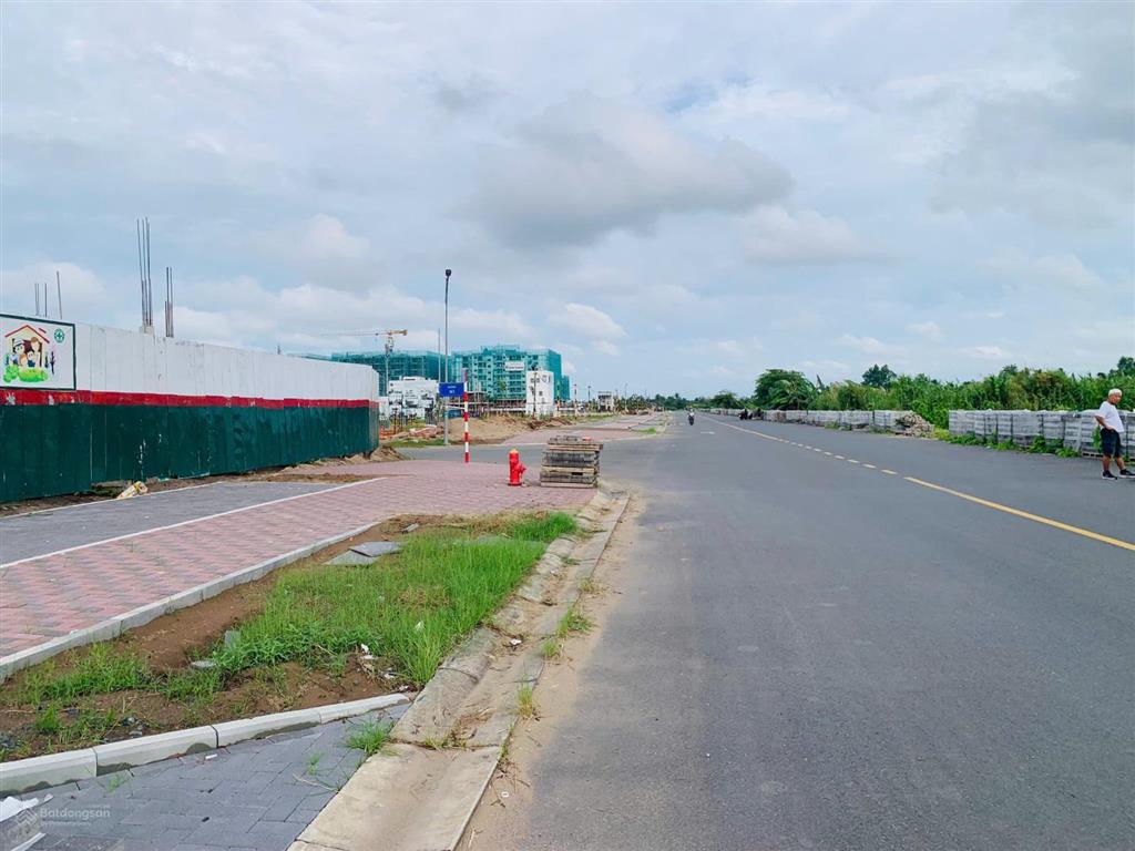 Bán nhà phố 3 tầng mặt tiền trần hoàng na  nam long 2 central lake