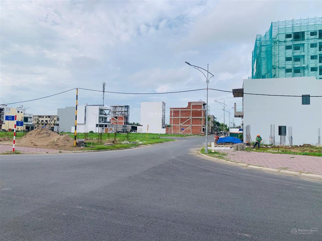 Bán nhà phố 3 tầng mặt tiền trần hoàng na  nam long 2 central lake