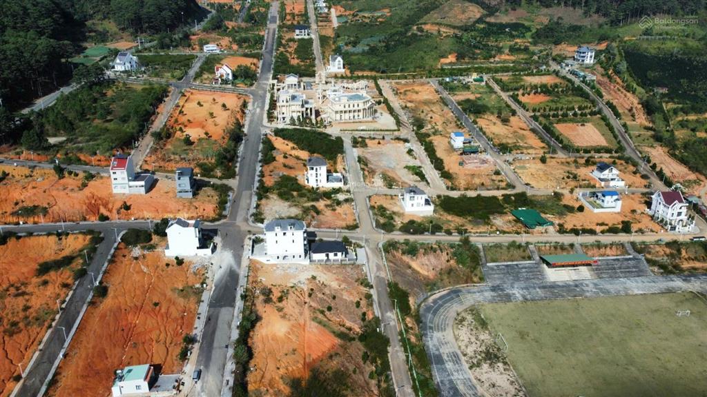 Bán lô biệt thự đường trục chính 16m vị trí trên cao view đồi thông dt 330m2 kđt vạn xuân  đà lạt