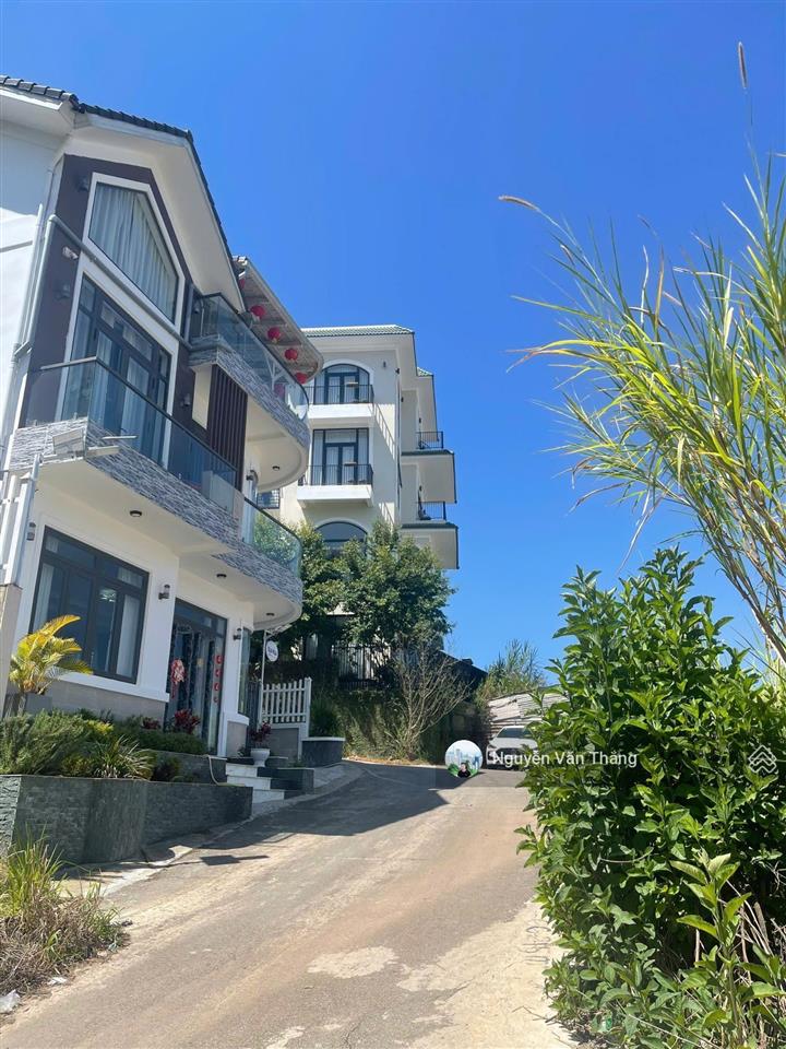 Đất biệt thự view đẹp giá rẻ  đường trịnh hoài đức, đà lạt  237m2 ngang 10m chỉ 6,8tỷ.