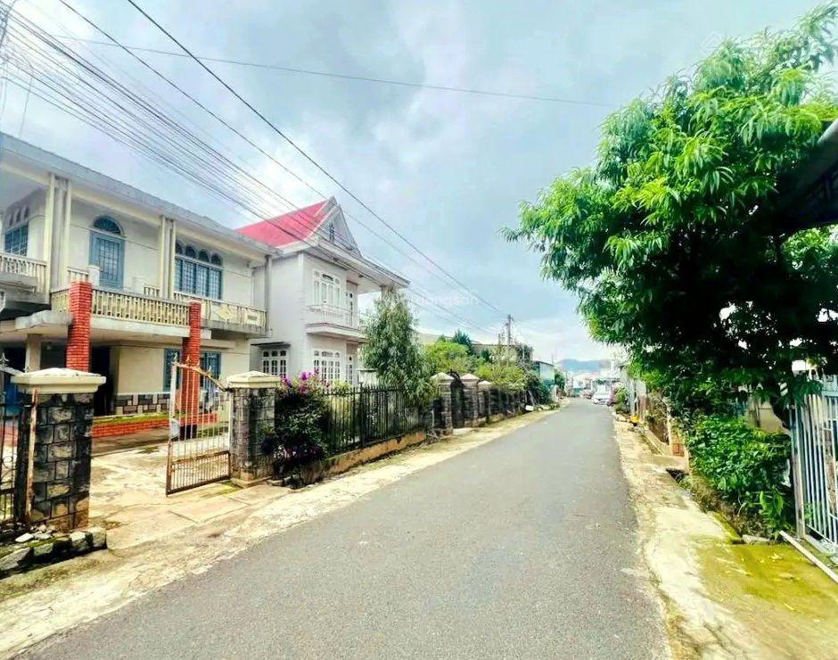 Nhà ngộp bán gấp! mặt tiền đường thái phiên đà lạt  chỉ 21 tr/m2  cách hồ xuân hương 5km