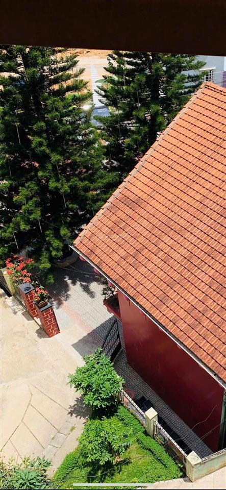 Hot! căn biệt thự góc 2 mặt tiền hẻm 6m đường phạm hồng thái đà lạt  cách đường chính 1 căn nhà