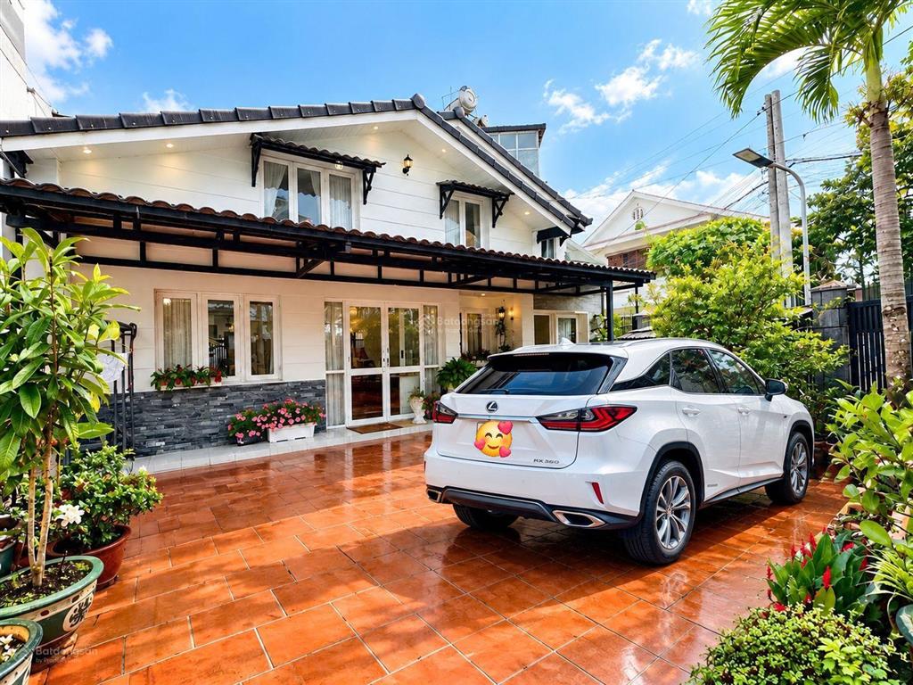 Villa 3 mặt tiền kqh yersin đà lạt  cách hồ xuân hương 500m