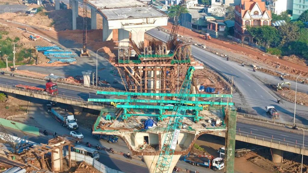 Căn hộ tầng trung sở hữu view kép công viên  sông the gió riverside  trực tiếp cđt 3.3 tỷ