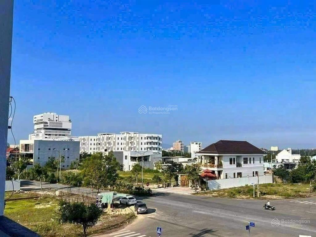 Tôi chính chủ bán gấp lô góc đường 10,5 thông fpt giá đầu tư .