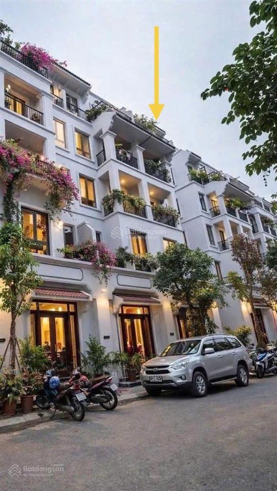 Bán căn xẻ khe diện tích to 77m2, gần công viên và trường liên cấp vinschool
