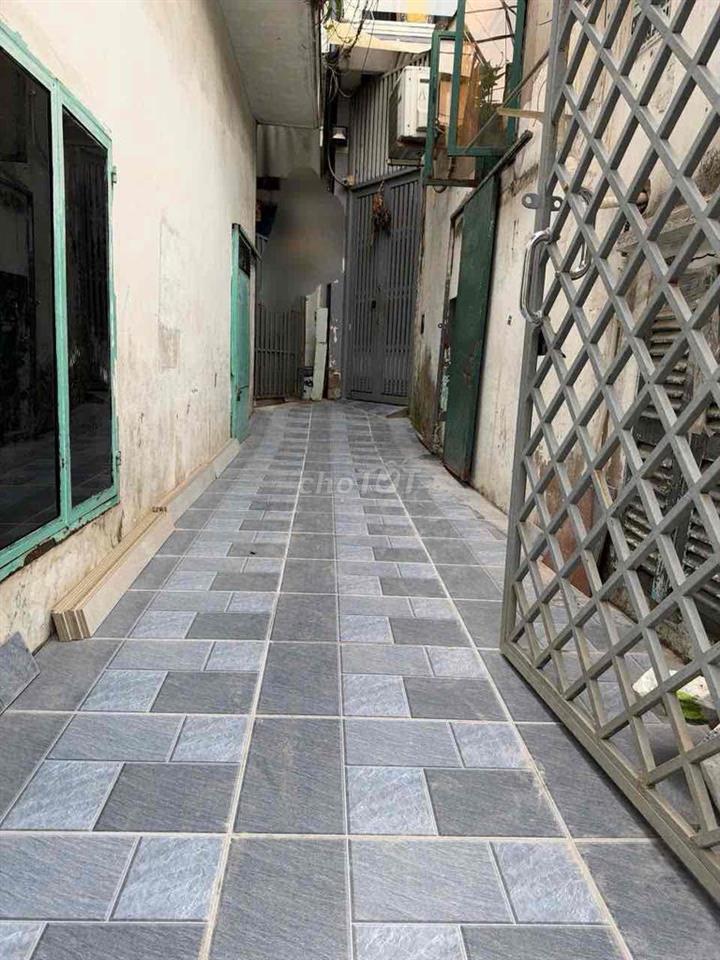 Nhà hxh đỗ cửa 40m2 có sân riêng Tỉnh Lộ 10 chỉ 2.9 tỷ