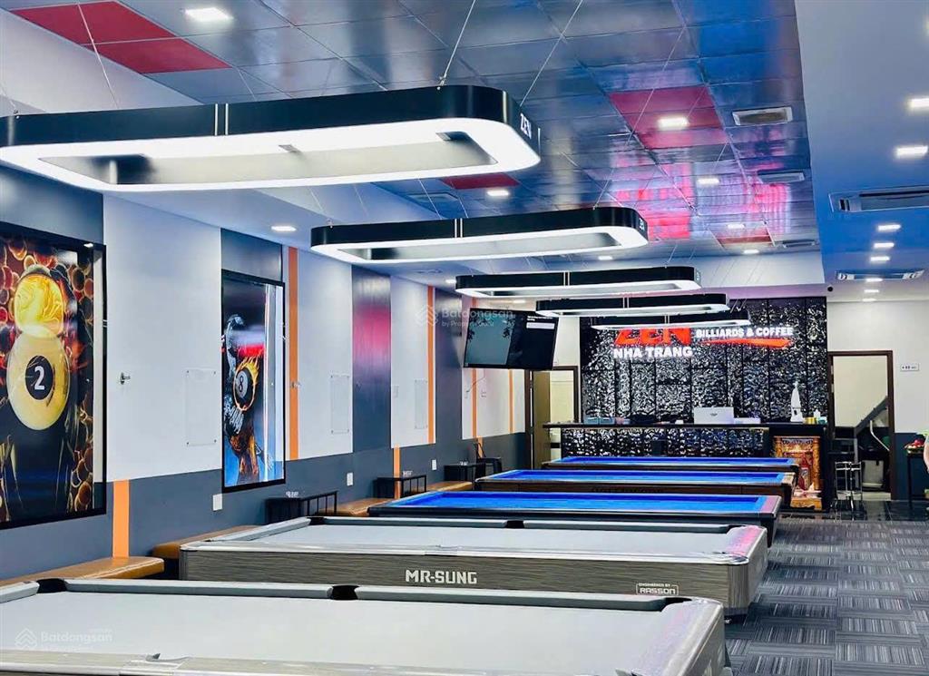 Cho thuê mặt bằng vip mặt tiền khu bàn cờ  mặt tiền đường nguyễn hữu huân, ngang 16m