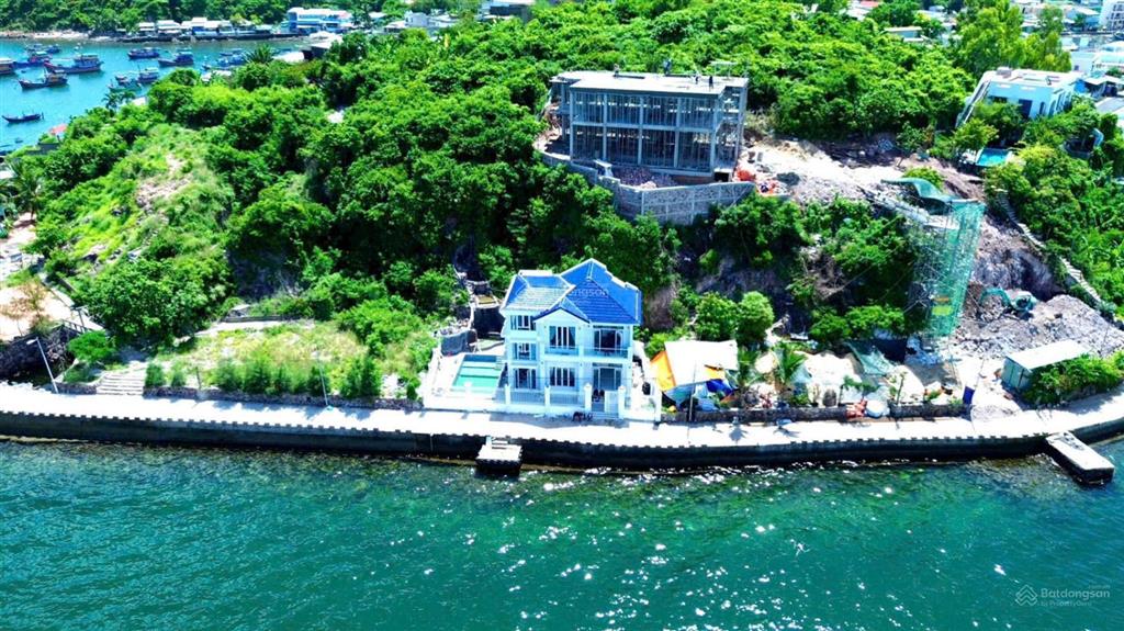 Bán villa 1 trệt 1 lầu mặt biển đảo trí nguyên nha trang bám mặt biển 22m, cho thuê nghỉ dưỡng