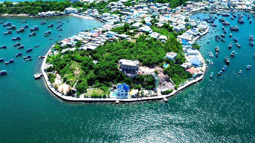 Bán villa 1 trệt 1 lầu mặt biển đảo trí nguyên nha trang bám mặt biển 22m, cho thuê nghỉ dưỡng