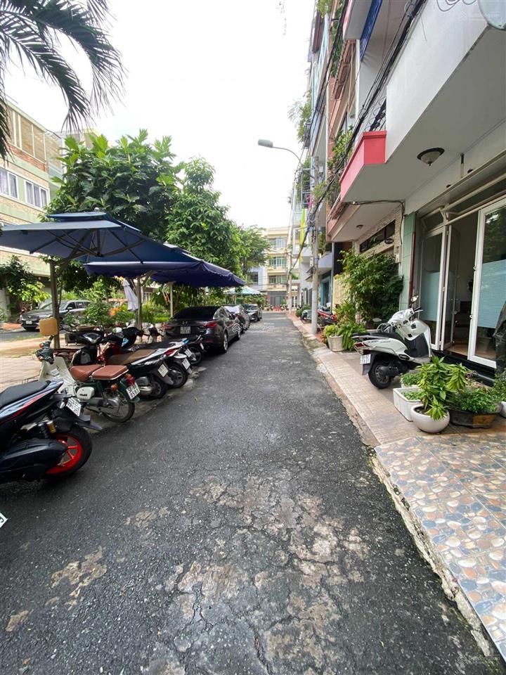 Cho thuê biệt thự liền kề đường số 7 khu hado centrosa.  0901 383 *** a trường