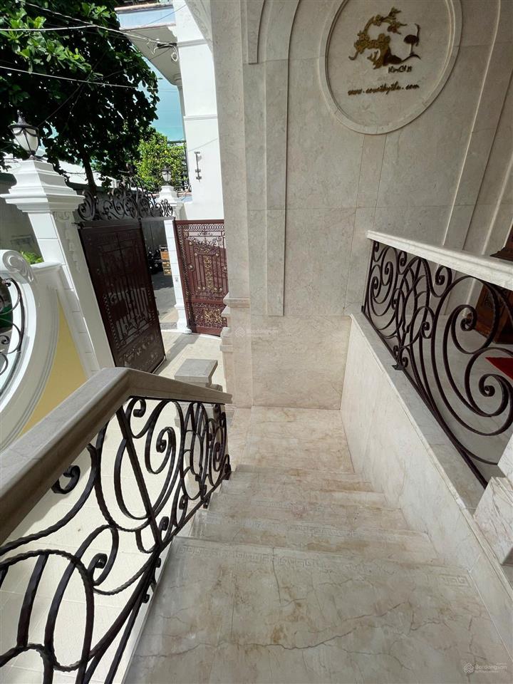 Bán villa phố 456/66 cao thắng. dt 12,5 x 16m, hầm, 2 lầu, áp mái.  0901 383 *** trường (hhmg)