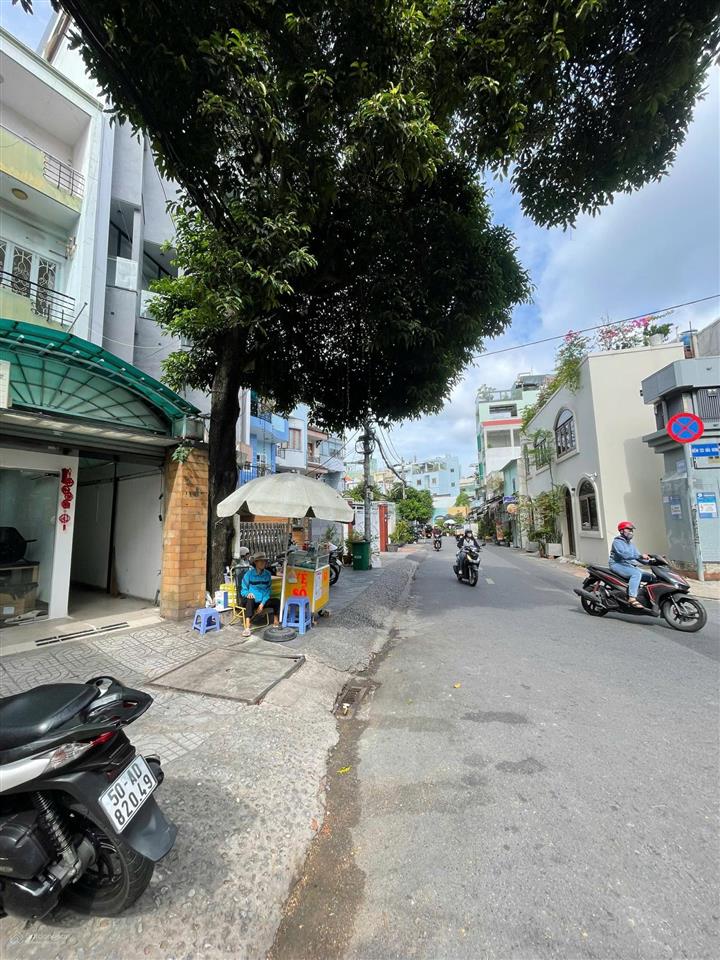 Bán nhà mặt hoàng dư khương gần cao thắng. dt 4 x 24m, 1 trệt, 3 lầu.  0901 383 *** trường