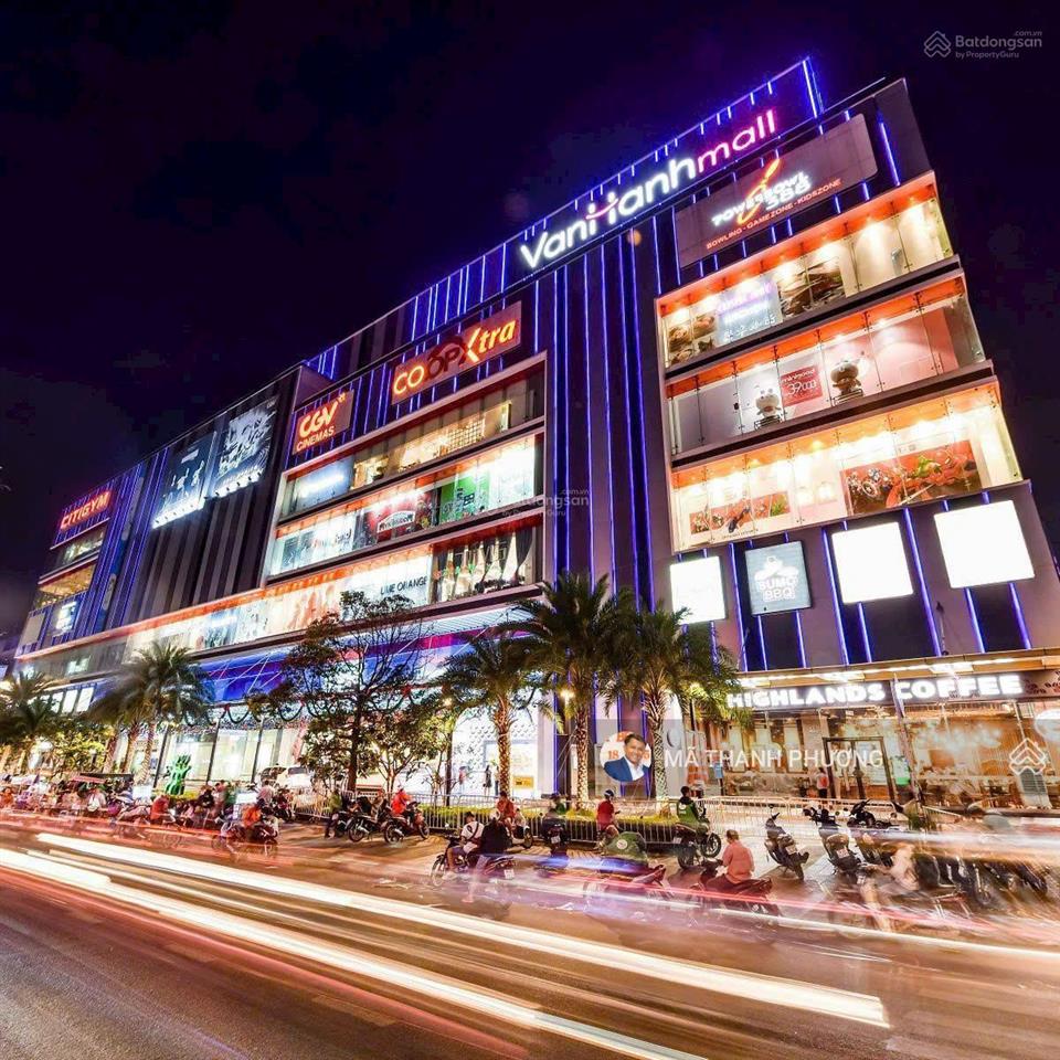 Bán mặt tiền 451a sư vạn hạnh gần vạn hạnh mall. dt 4,5m x 20m, 4 tầng.  0901 383 *** trường