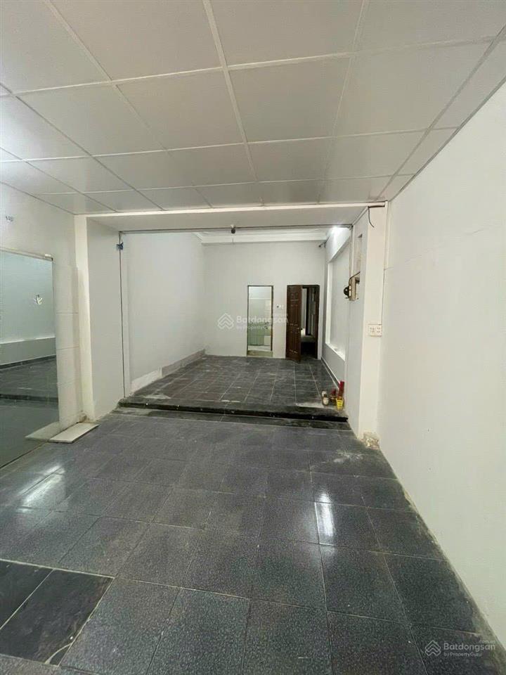 Bán mặt tiền 451a sư vạn hạnh gần vạn hạnh mall. dt 4,5m x 20m, 4 tầng.  0901 383 *** trường