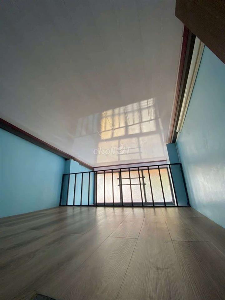 Nhà cách 1 căn ra mặt tiền Đinh Hoà 