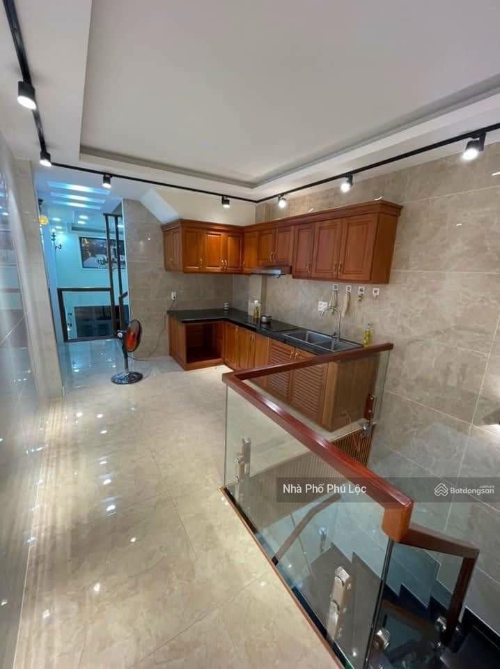 Nhà trần hưng đạo quận 5  3 tầng lầu, nhà mới vào ở ngay giá chỉ nhỉnh 3 tỷ
