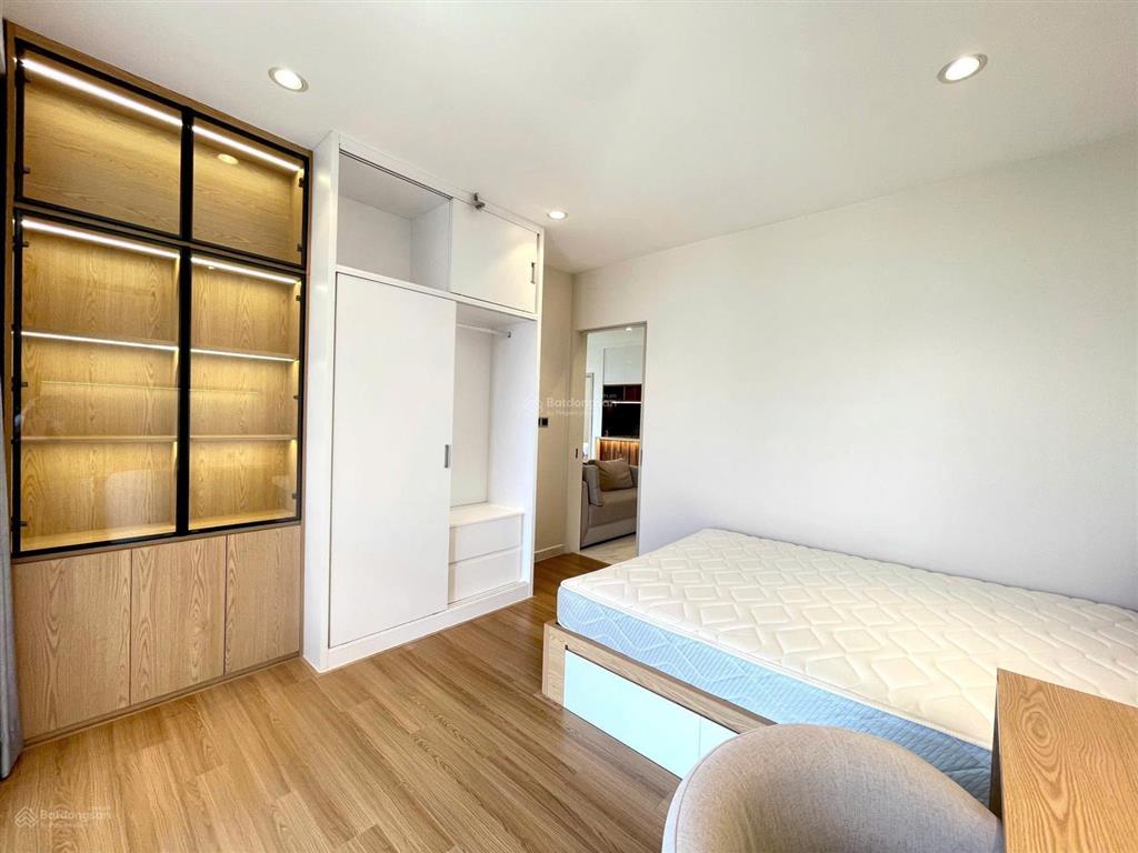 Cho thuê căn hộ midtown 3 phòng ngủ giá 45tr  110m2