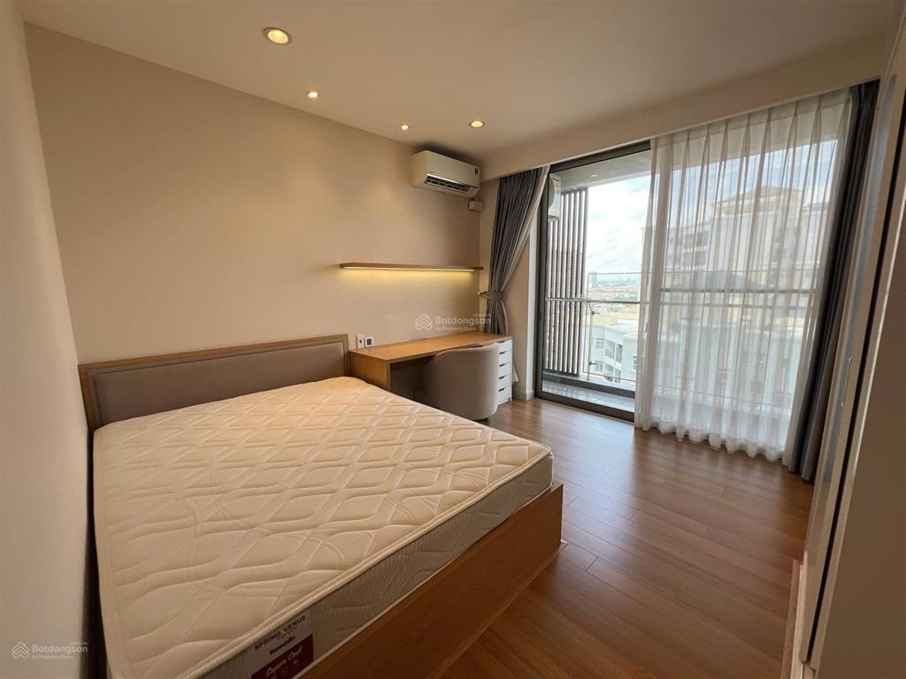 Cho thuê căn hộ midtown 3 phòng ngủ giá 45tr  110m2