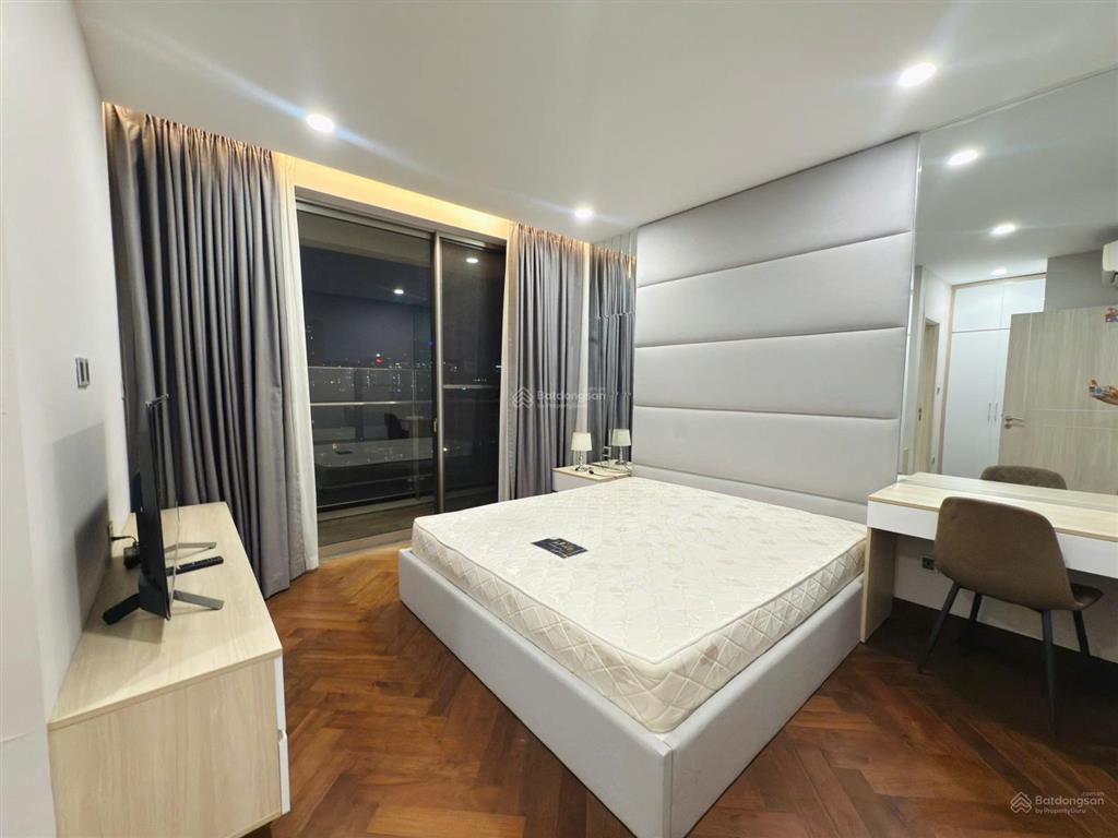 Cho thuê căn hộ midtown 135m2, 3 phòng ngủ + 1 giá thuê 42tr/tháng