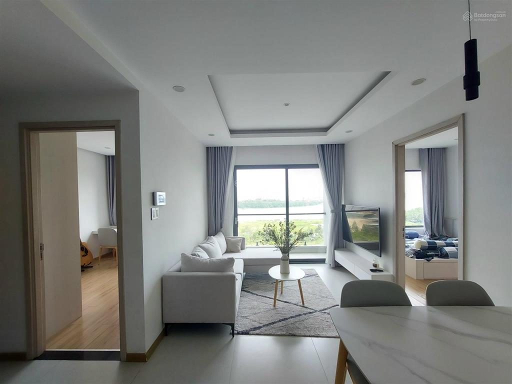 Chính chủ đi nước ngoài định cư nên cần bán lại căn 2pn  61m²  tầng trung  giá 6,5 tỷ bao hết ạ