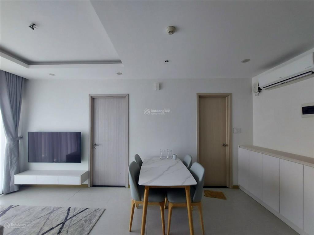 Chính chủ đi nước ngoài định cư nên cần bán lại căn 2pn  61m²  tầng trung  giá 6,5 tỷ bao hết ạ