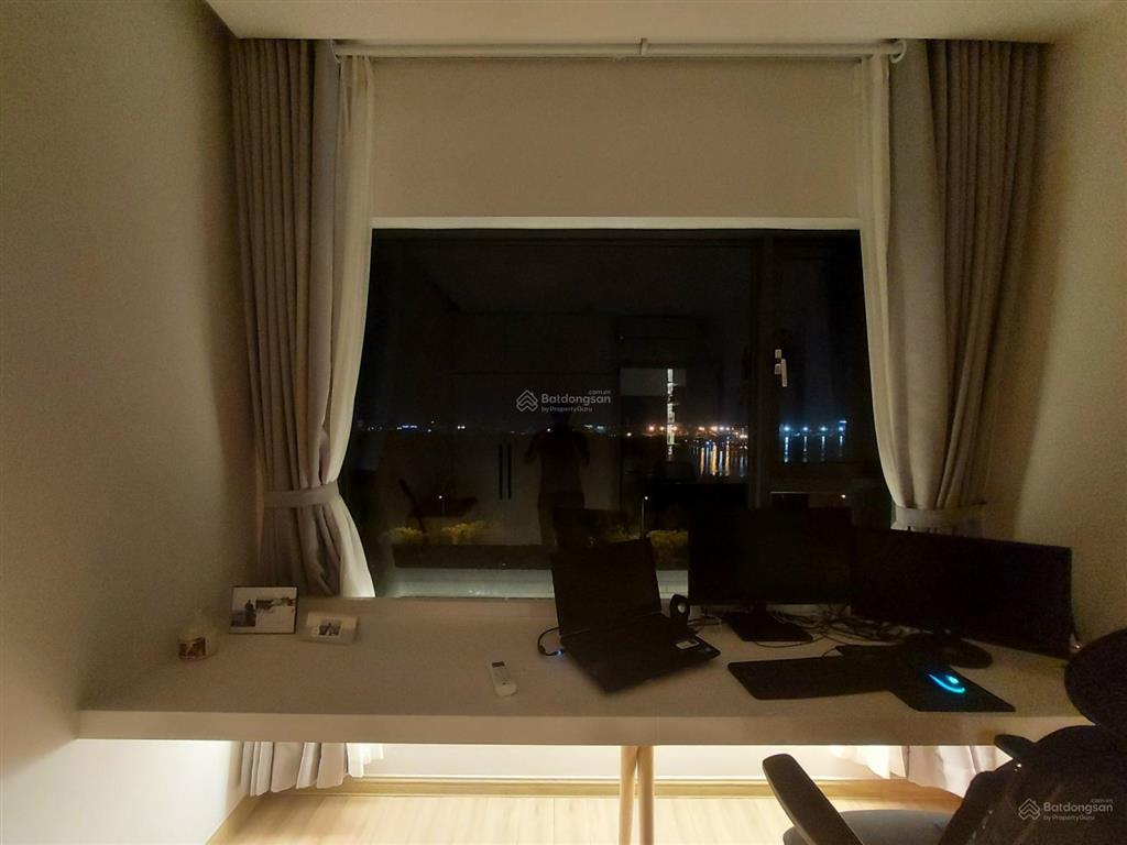 Chính chủ đi nước ngoài định cư nên cần bán lại căn 2pn  61m²  tầng trung  giá 6,5 tỷ bao hết ạ
