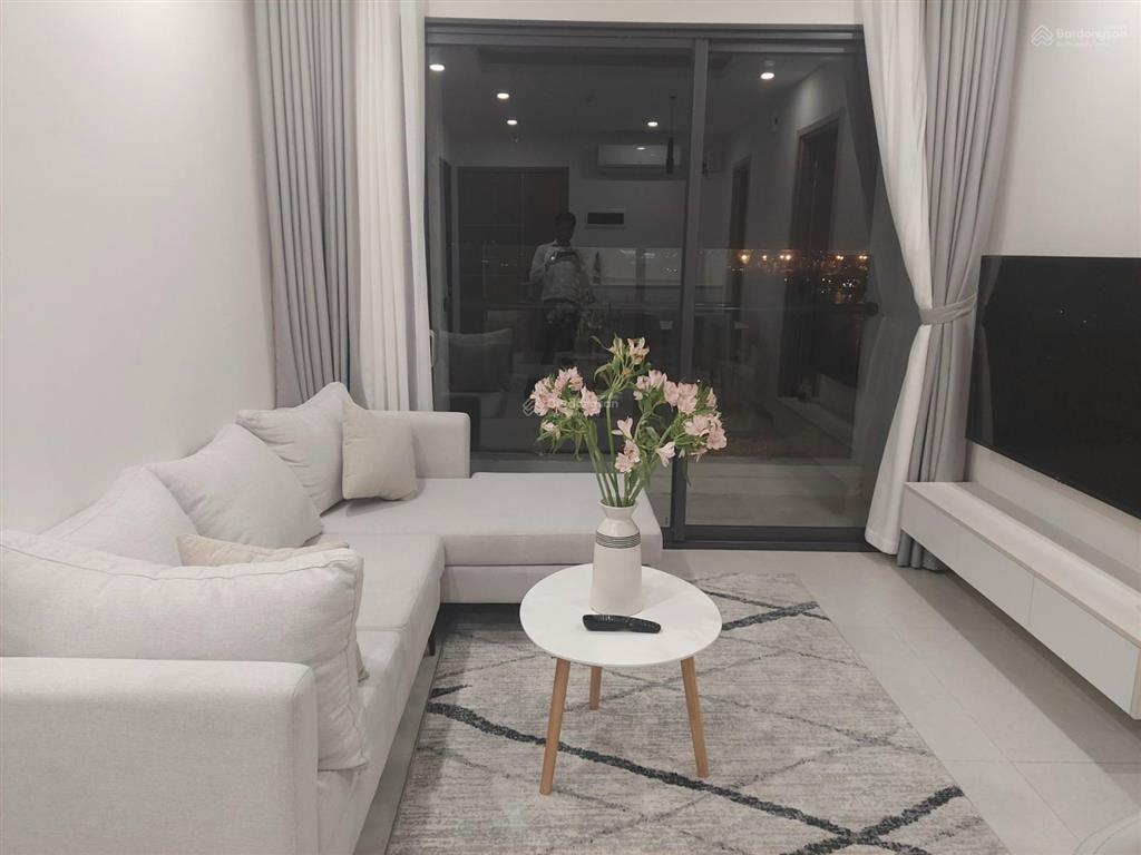 Chính chủ đi nước ngoài định cư nên cần bán lại căn 2pn  61m²  tầng trung  giá 6,5 tỷ bao hết ạ