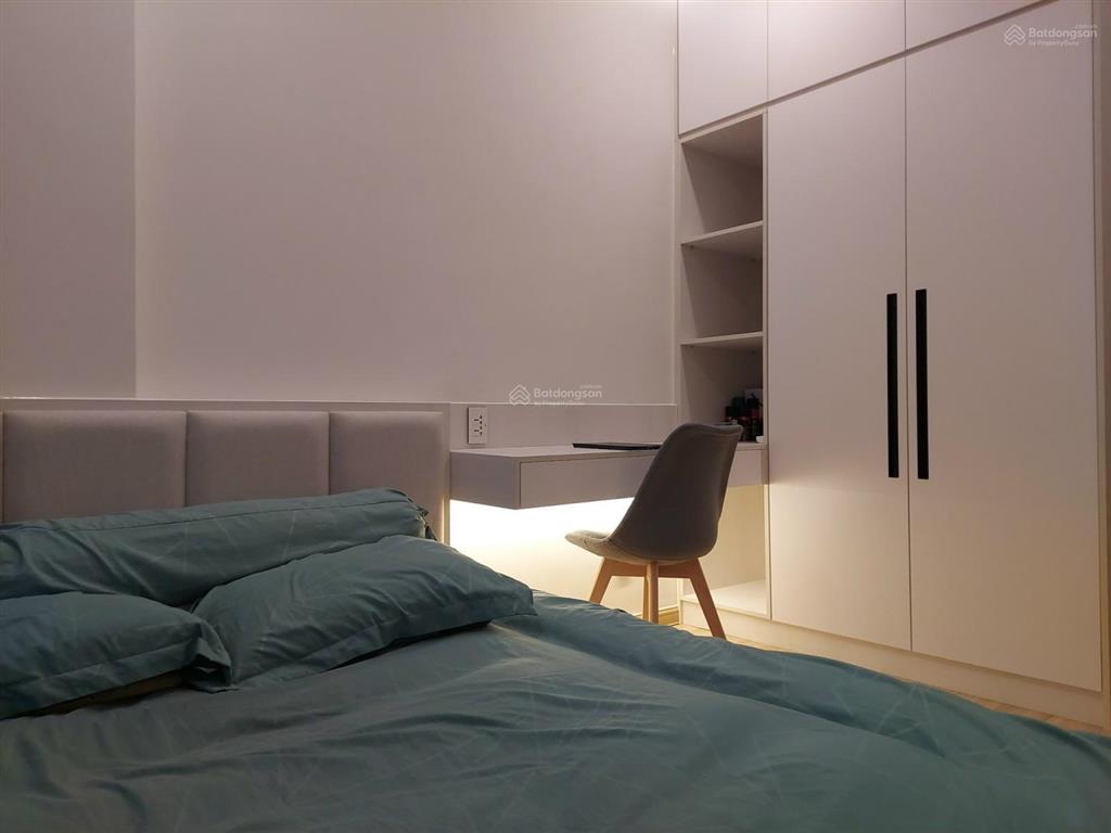 Chính chủ đi nước ngoài định cư nên cần bán lại căn 2pn  61m²  tầng trung  giá 6,5 tỷ bao hết ạ