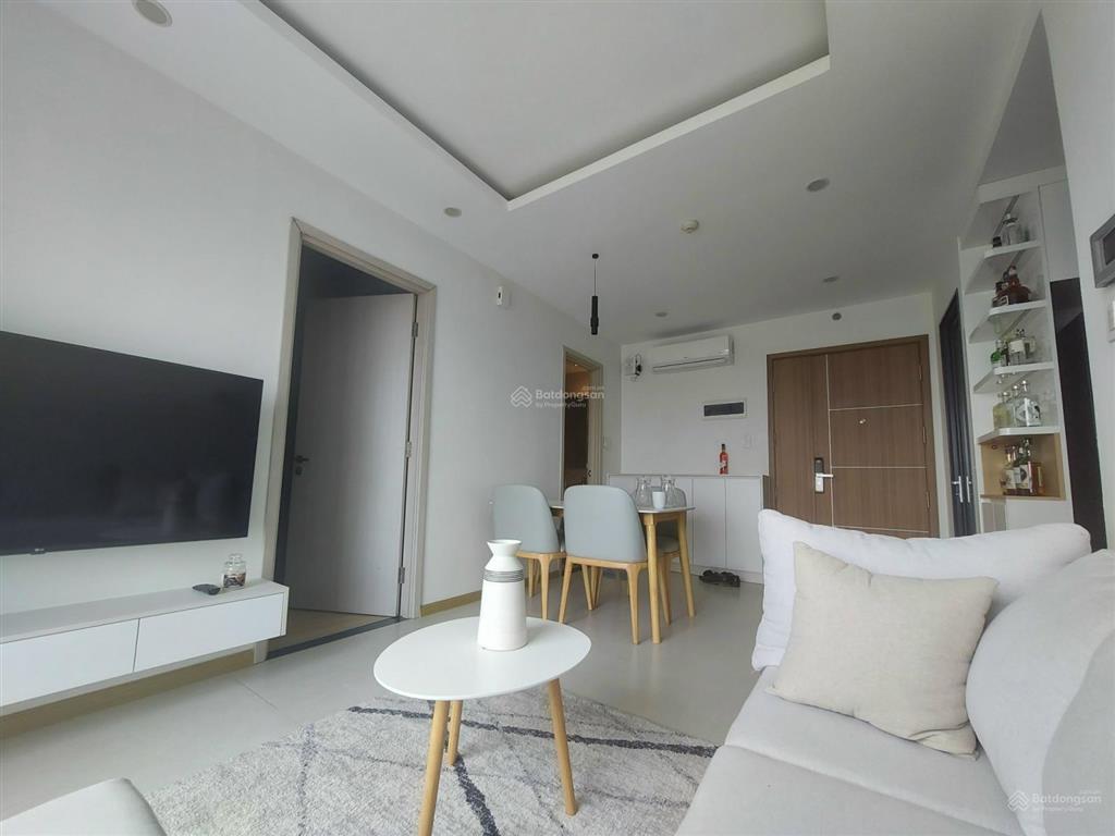 Chính chủ đi nước ngoài định cư nên cần bán lại căn 2pn  61m²  tầng trung  giá 6,5 tỷ bao hết ạ