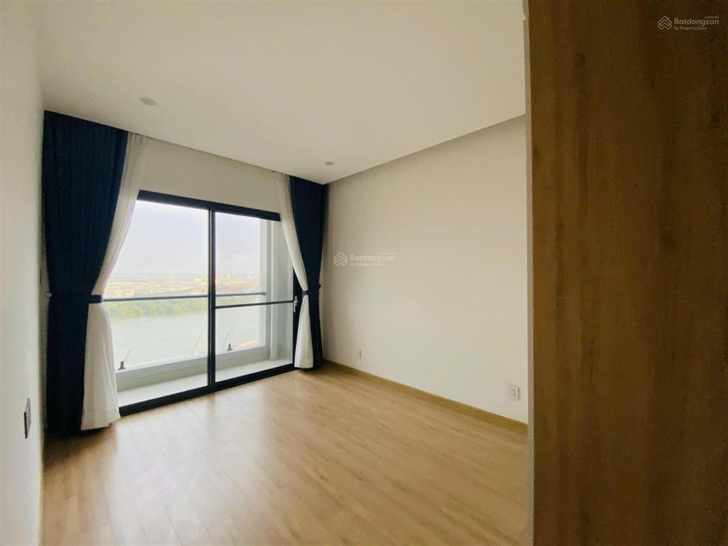 Bán gấp 3pn  tòa venice  đang sẵn hđ thuê  tầng trung  view đông bắc  nội thất cao cấp đẹp lắm