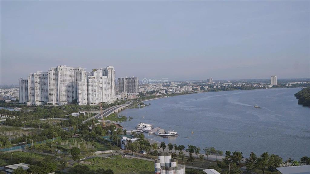 Bán gấp 3pn  tòa venice  đang sẵn hđ thuê  tầng trung  view đông bắc  nội thất cao cấp đẹp lắm