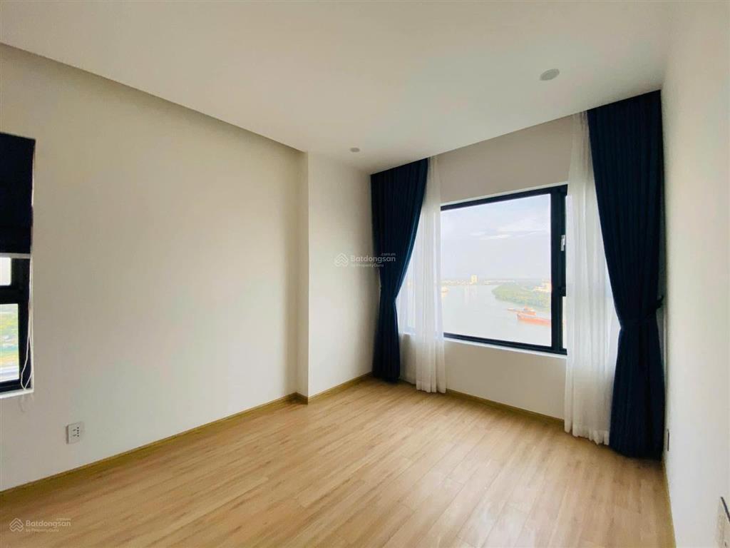 Bán gấp 3pn  tòa venice  đang sẵn hđ thuê  tầng trung  view đông bắc  nội thất cao cấp đẹp lắm