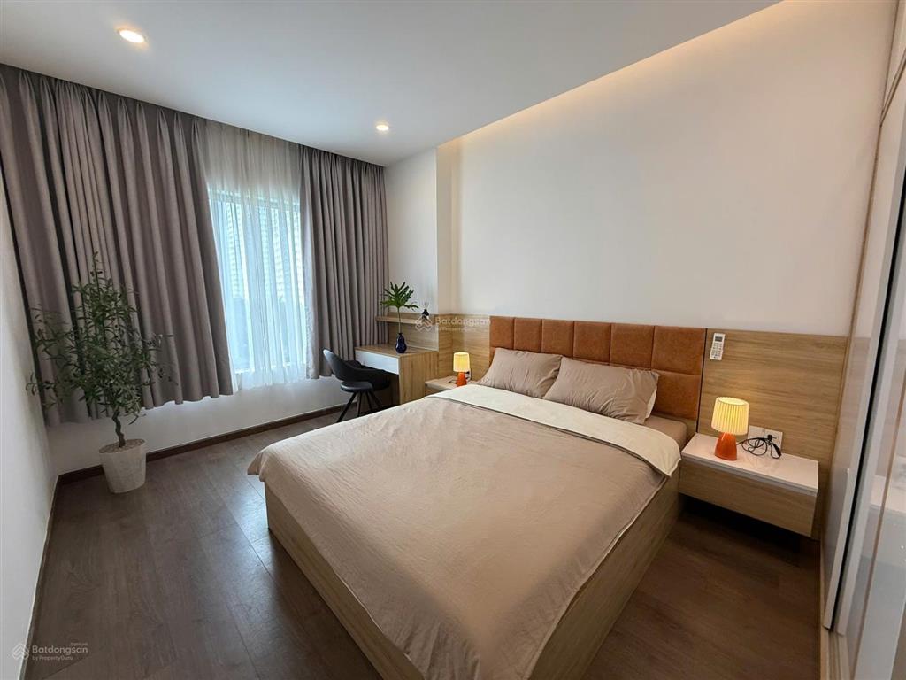 Tôi kẹt vốn làm ăn nên cần bán gấp new  3pn  102m2  tầng cao  chỉ 9 tỷ bao hết giấy tờ