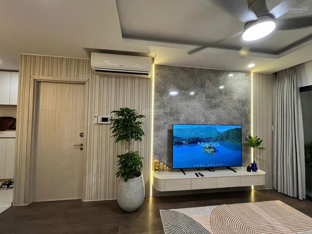 Tôi kẹt vốn làm ăn nên cần bán gấp new  3pn  102m2  tầng cao  chỉ 9 tỷ bao hết giấy tờ