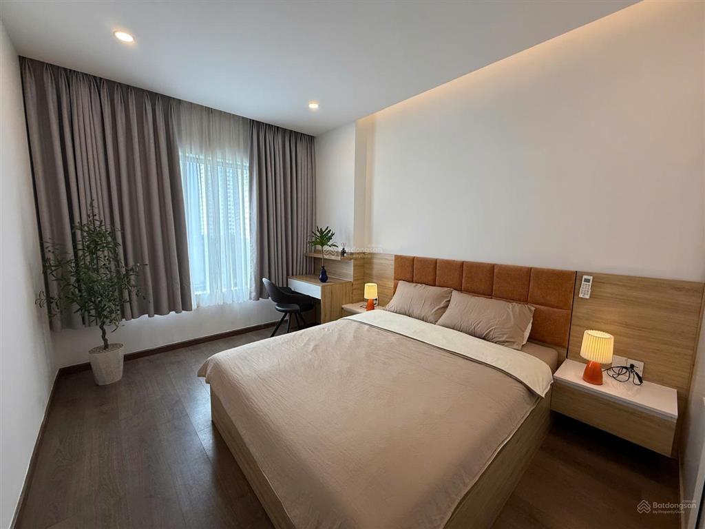 Tôi kẹt vốn làm ăn nên cần bán gấp new  3pn  102m2  tầng cao  chỉ 9 tỷ bao hết giấy tờ