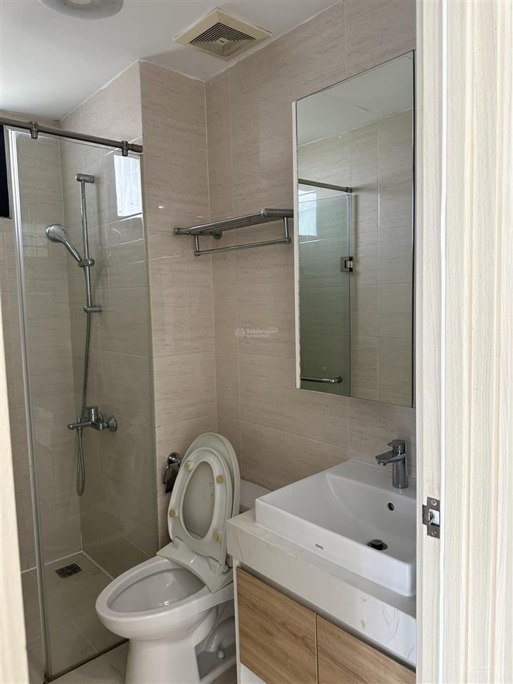 Bán 2pn  61m²  tầng trung  giá chỉ 6,5 tỷ bao hết  nhà ntcb  có sẵn hđ thuê dài hạn  căn góc