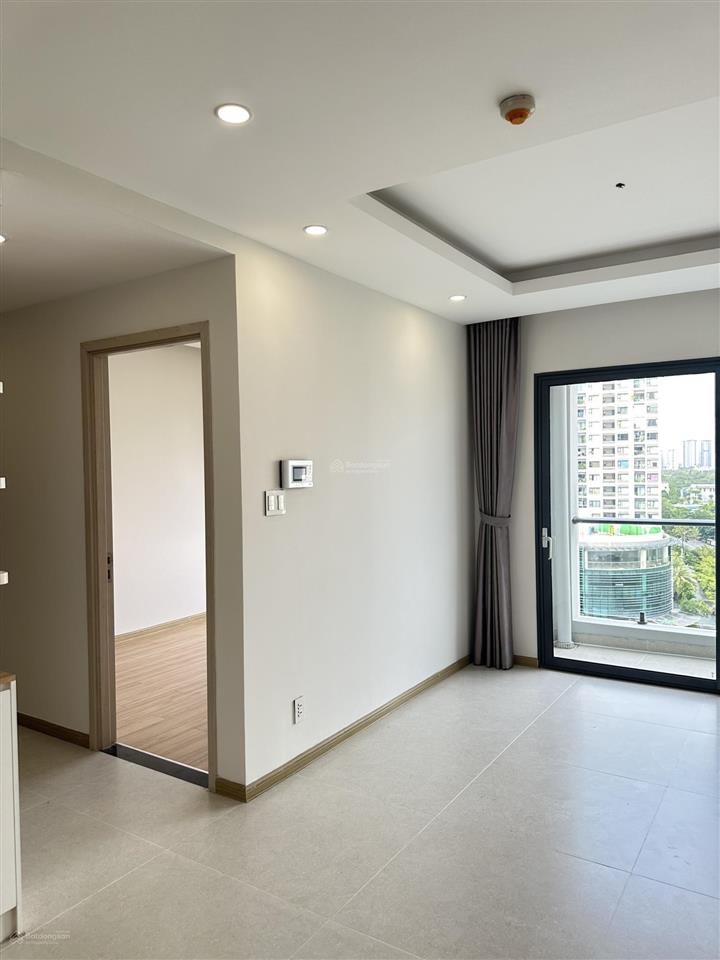 Bán 2pn  61m²  tầng trung  giá chỉ 6,5 tỷ bao hết  nhà ntcb  có sẵn hđ thuê dài hạn  căn góc